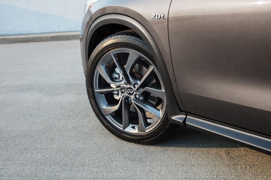 Детали экстерьера Infiniti QX50 2.0t AWD 2018 года  (NA) (фото 46 из 76)